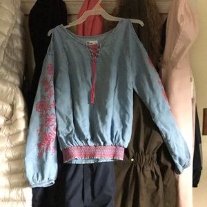 Jean Blue shirt with pinkish reddish details